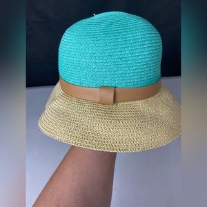 Amiani sun hat Turquoise and tan great condition